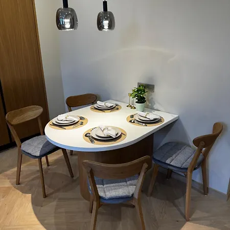 Raina Park View 2br *