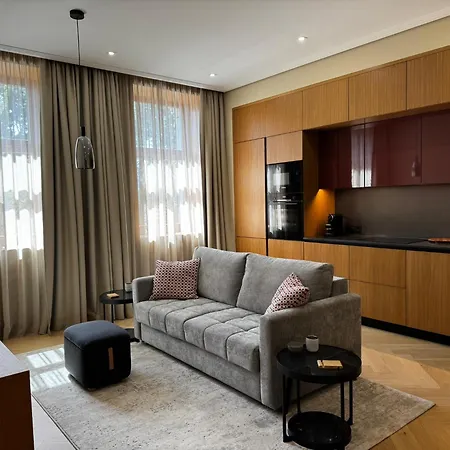 Raina Park View 2br Appartement *