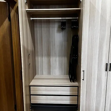 Raina Park View 2br Appartement *
