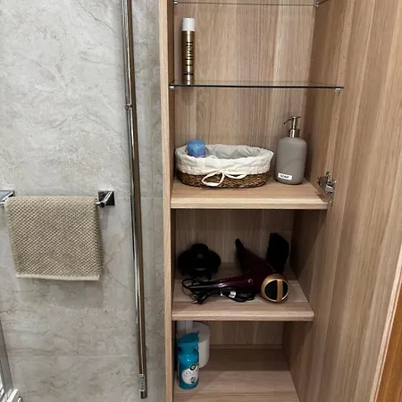 Raina Park View 2br Appartement